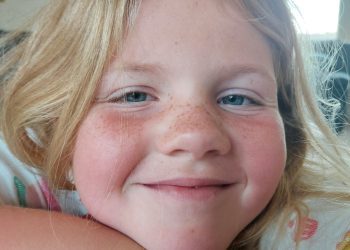 Medal for nine-year-old who rushed to mum’s rescue