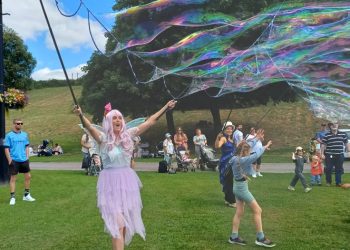 Family fun as thousands enjoy Ice Cream and Bubbles Festival