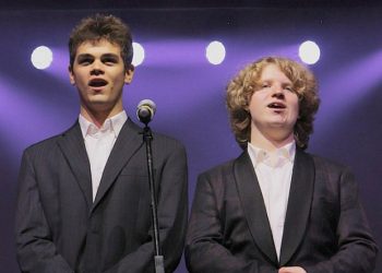 Concert in memory of grandfathers raises over £3,000 for Dementia UK