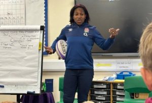 Maggie Alphonsi speaks to pupils.