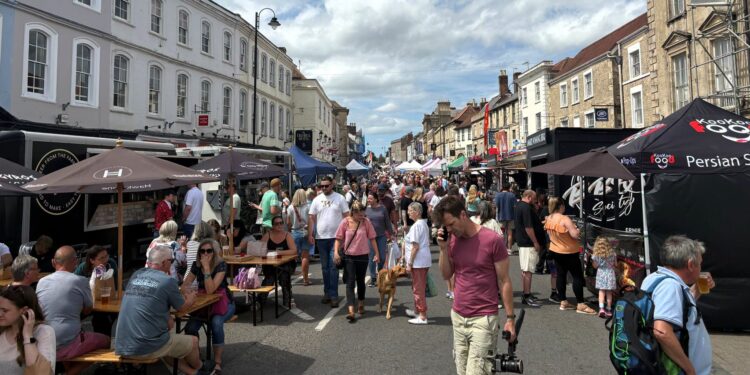 Crowds flock to Warminster for summer market