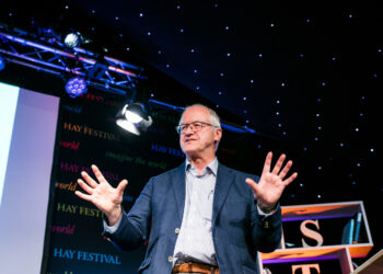 Leading palaeontologist to deliver Roarminster talk