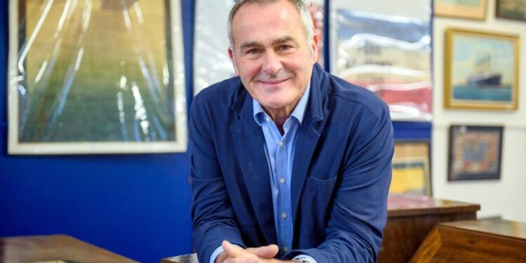 Warminster welcomes back TV’s Paul Martin for free valuation day