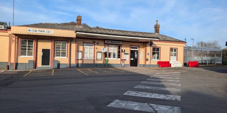 Woman dies on Warminster railway