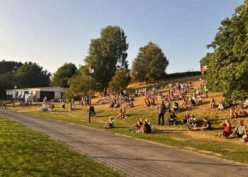 Community comes together to enjoy eclipse