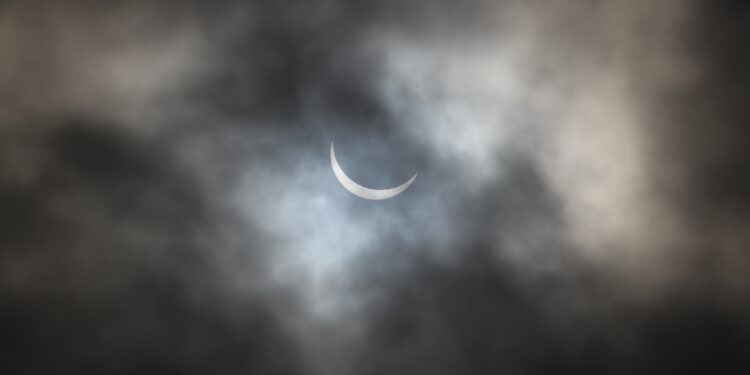 Safety warning issued over viewing solar eclipse