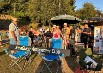 Community comes together to enjoy eclipse 